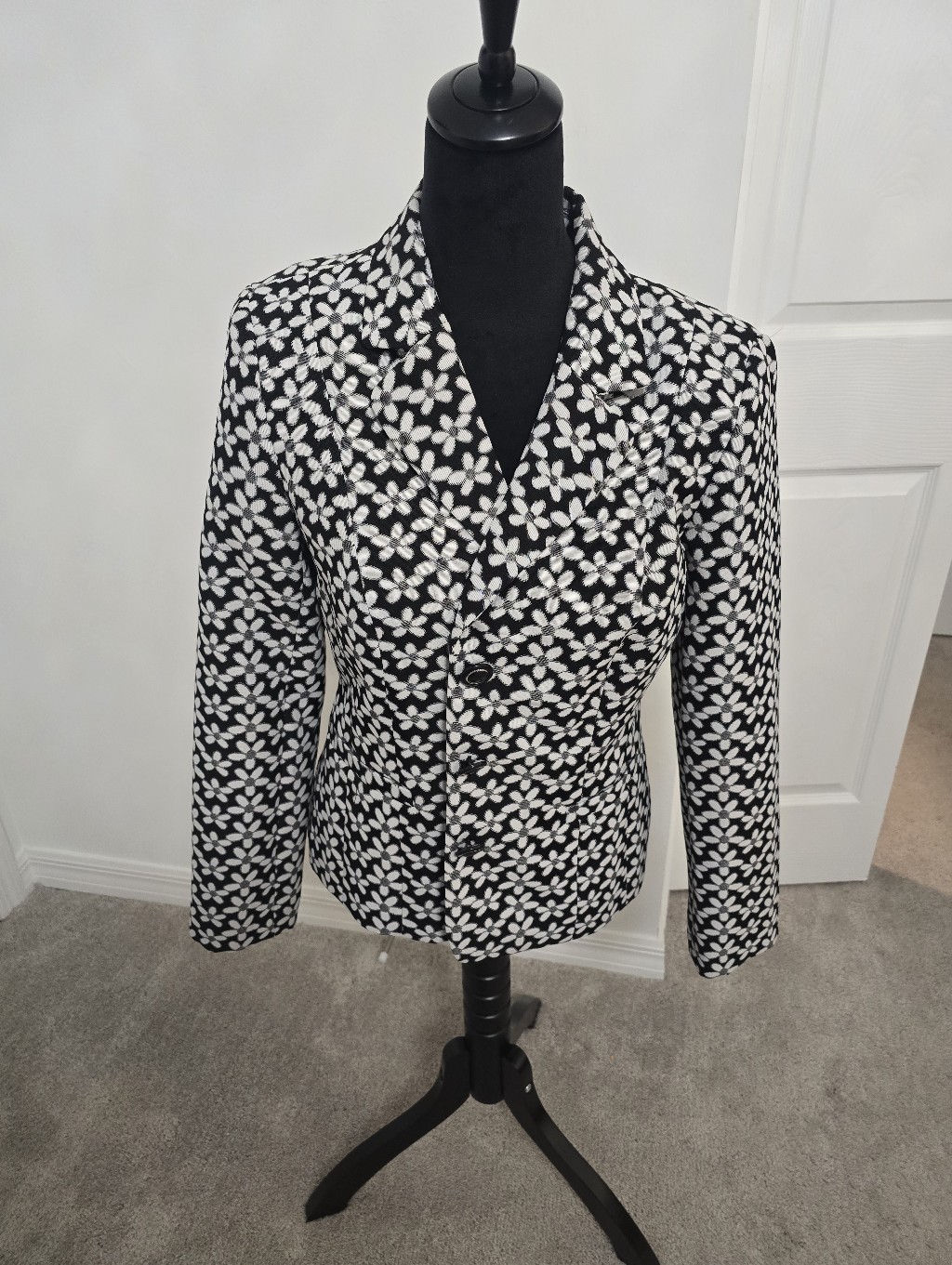 Abella Black And White Floral-Print Blazer